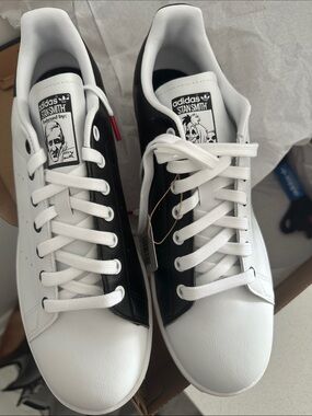 Adidas Special Edition Collab Stan Smith  Disney Low-Top Sneaker Cruella - NEW